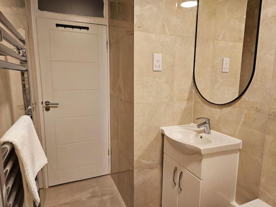 Wonderful Apartment In Wembley London Kültér fotó